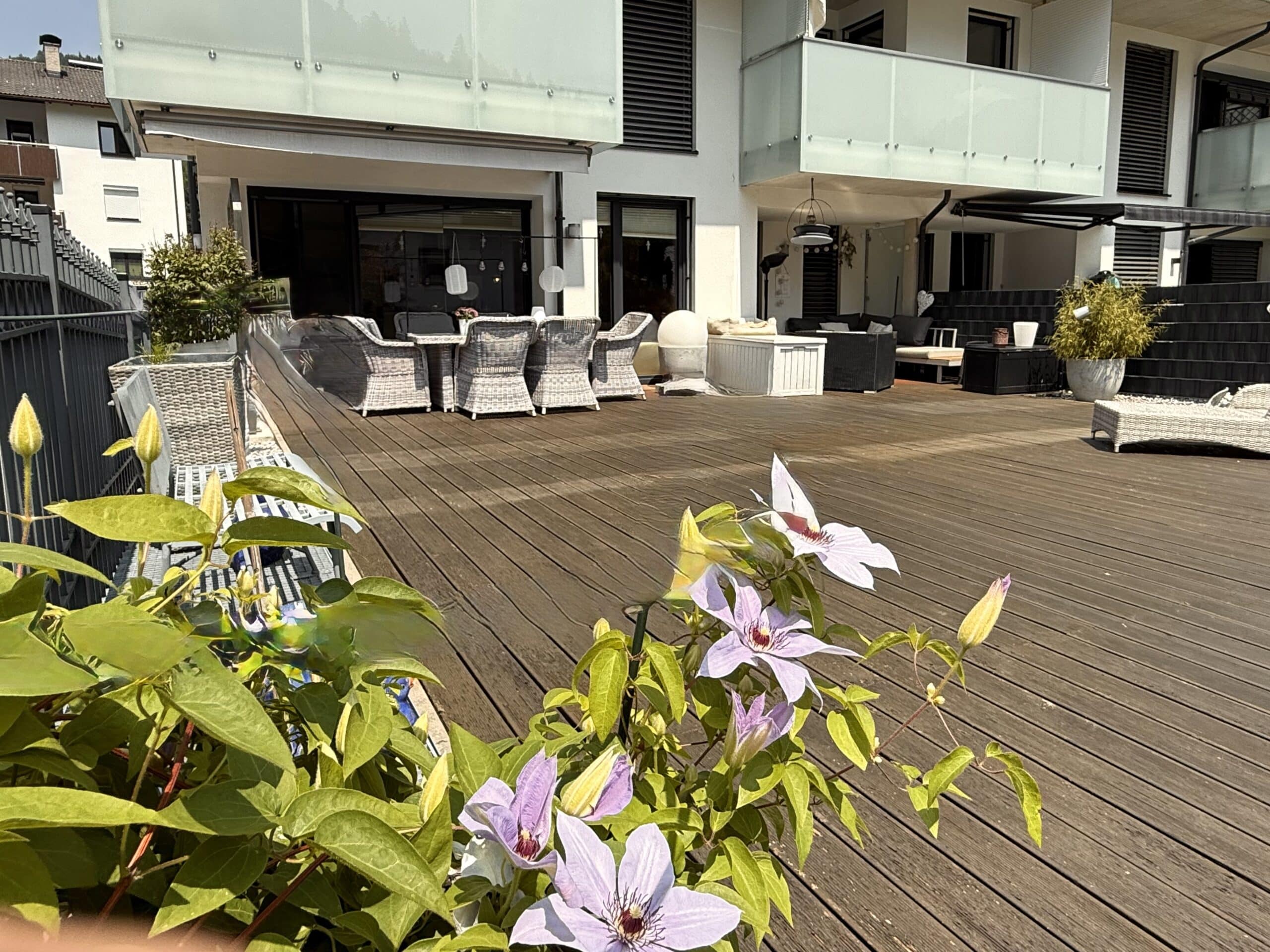 Terrasse mit Blumen